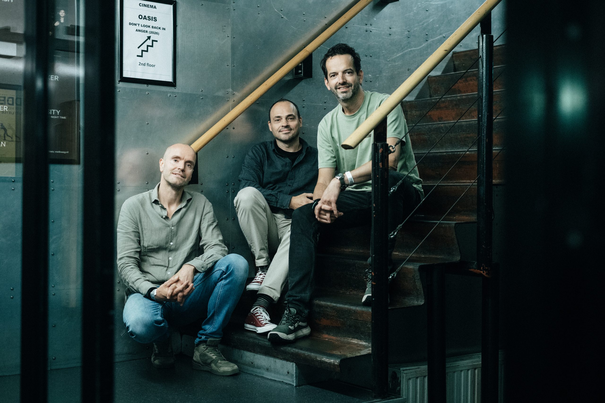 De mensen achter OORMERK op de trap in de Melkweg